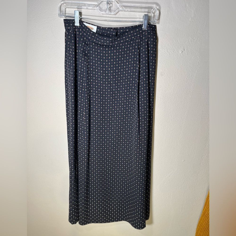 Talbots long Silk skirt Black w Geometric Print Sz 10